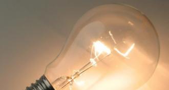 Как поменять лампочку в люстрах, подвесных и натяжных потолках